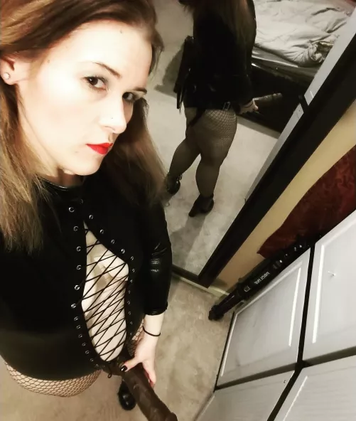 House Rule #1 if my Strapon s bigger than your cock I’m the one doing the fucking!