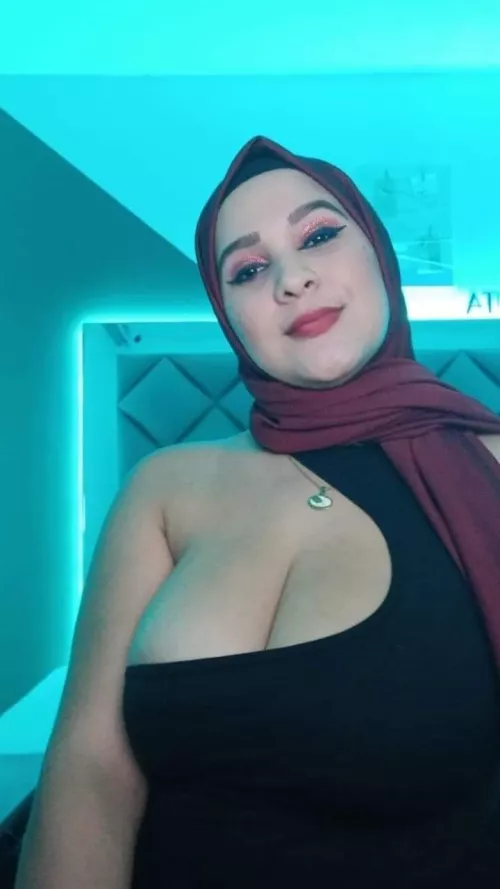 How about a hijabi busty ❤️