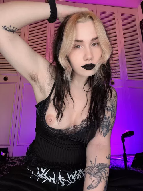 How can anyone say Hairyarmpits aren’t hot??