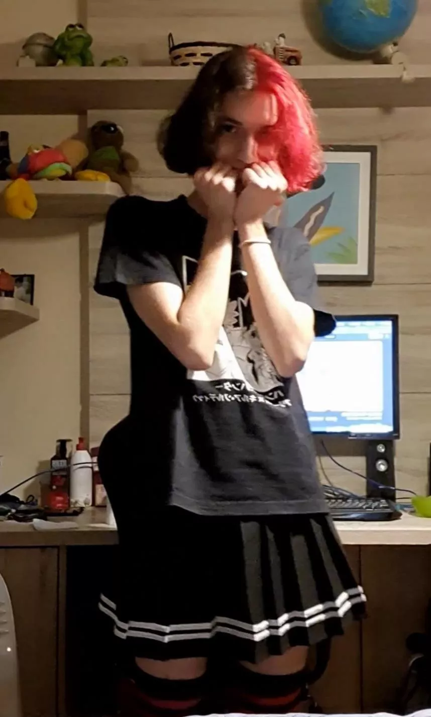 how do i look? >.<