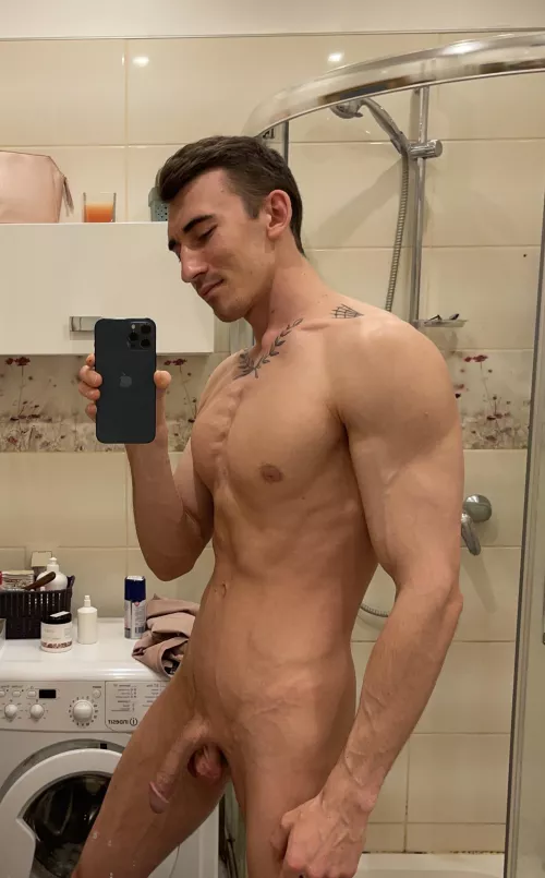 how do you like my posing🍆😈