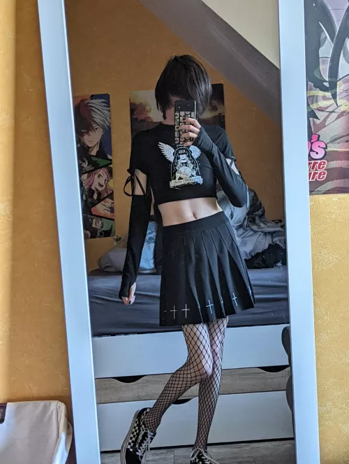 how do you like this outfit? 🖤