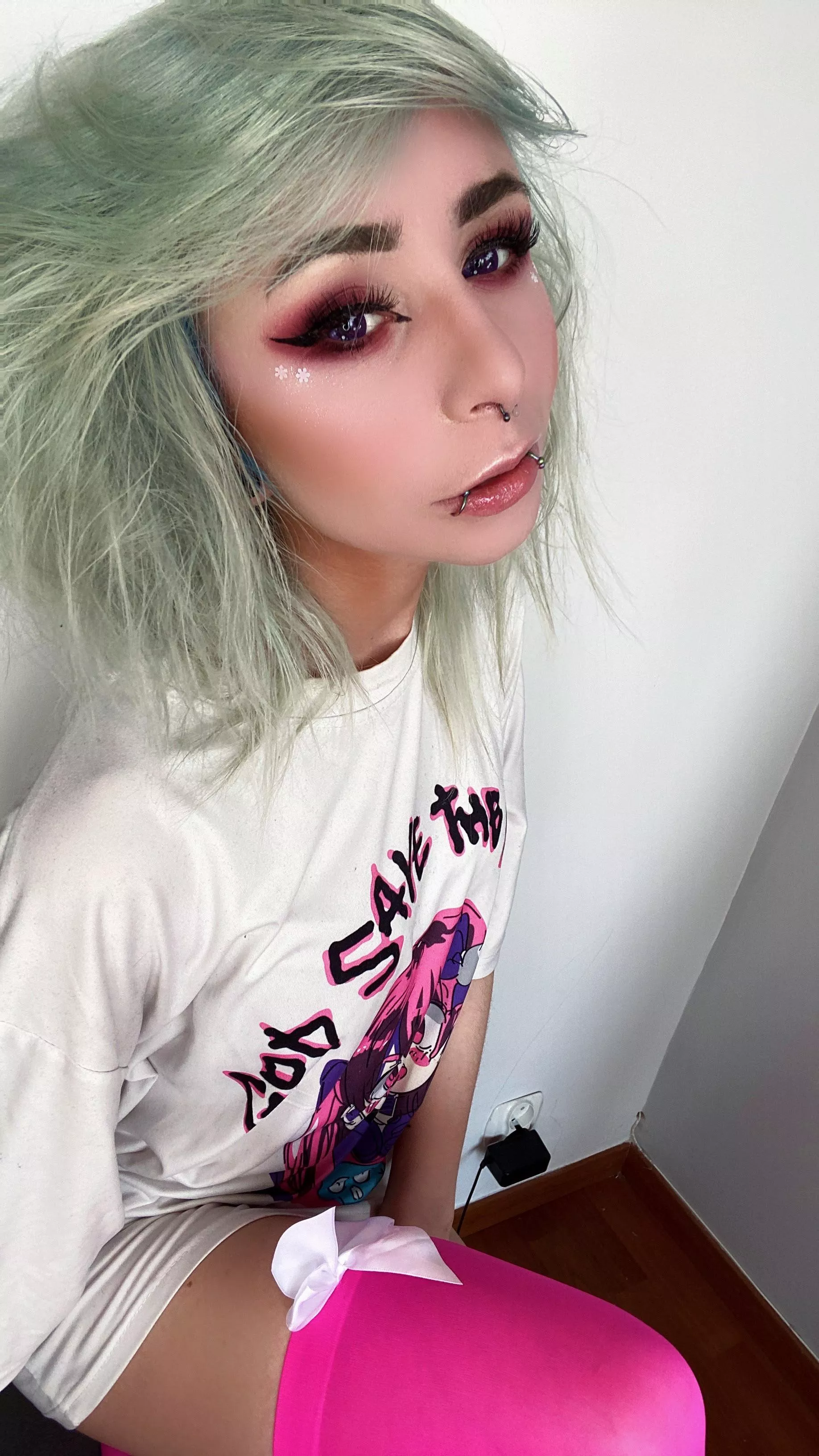 https://m.chaturbate.com/madelinexoxo666/ i go to chaturbate!