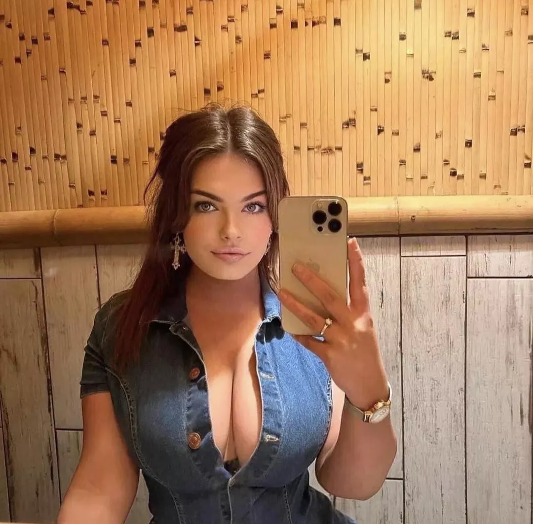huge tits 🥵