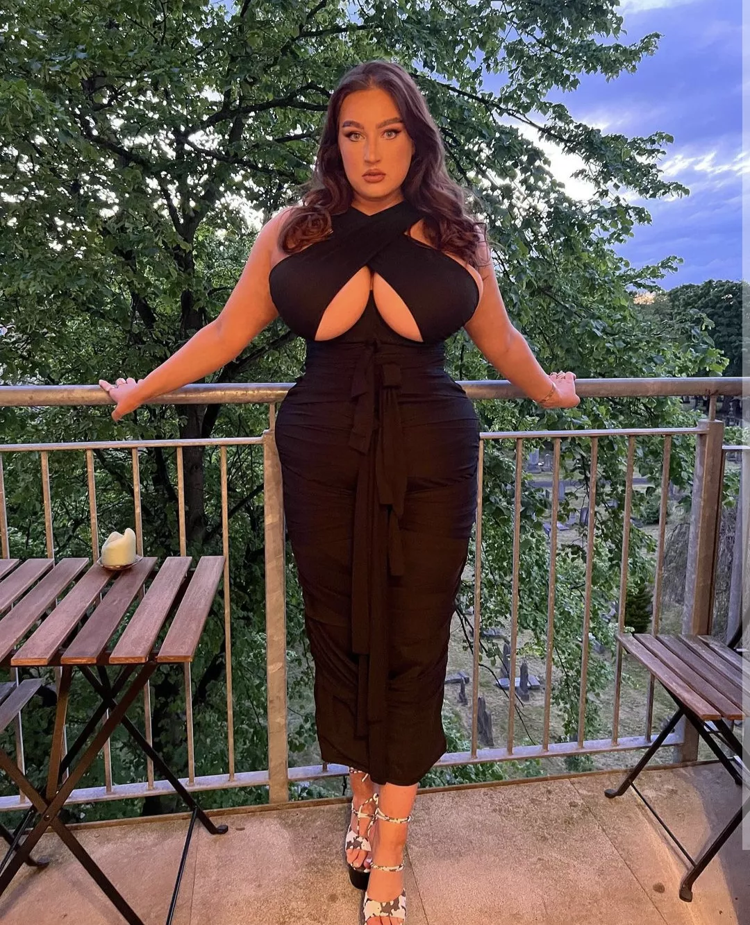 huge tits 🥵