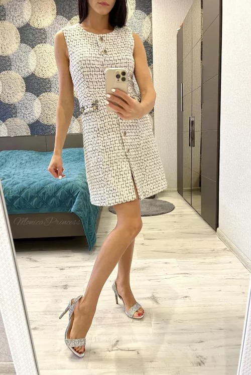 I adore these silver shiny heels🤍