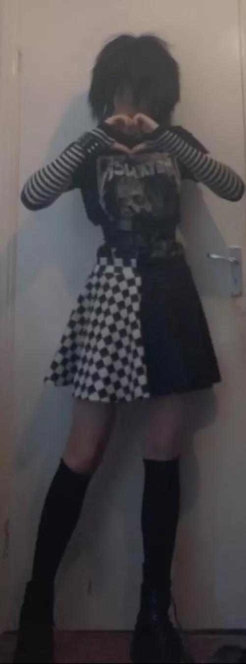 I ain’t missing Femboy Friday this time! More hearts!!! 🖤🤍🖤🤍