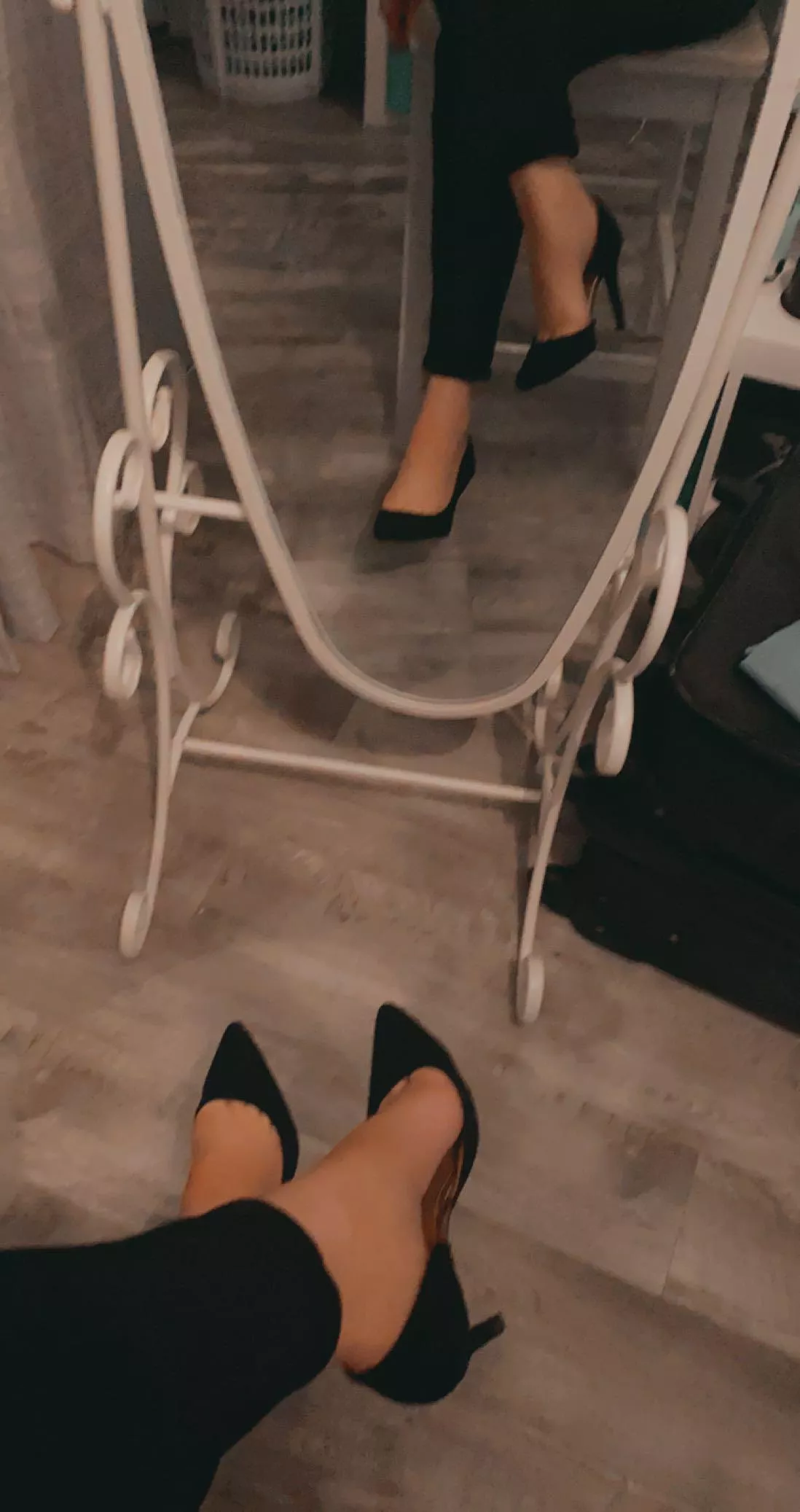 i always feel so pretty in my heels 🖤