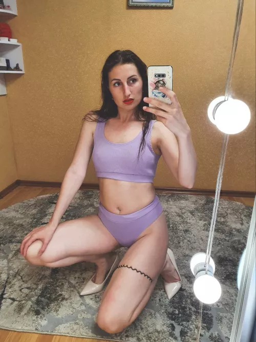 I am from Ukraine 💋 Crop top