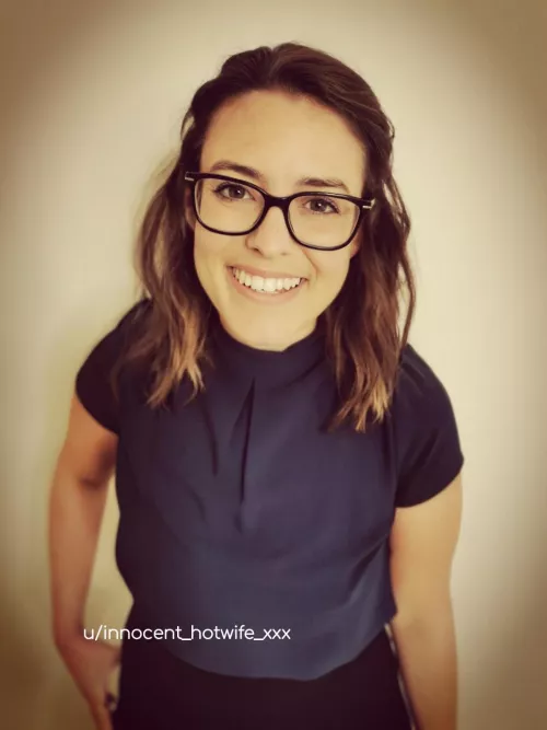 I am often told that I look too innocent and nerdy for the things that I do 😜😇