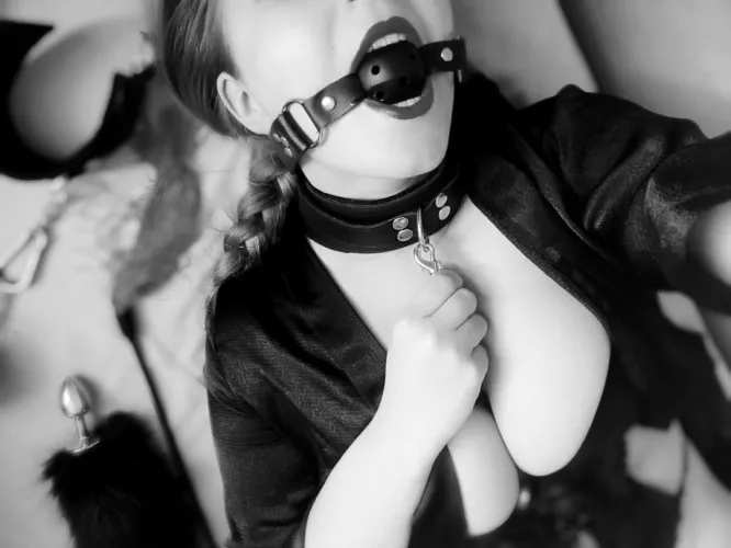 i am wearing collar for you 🖤😍