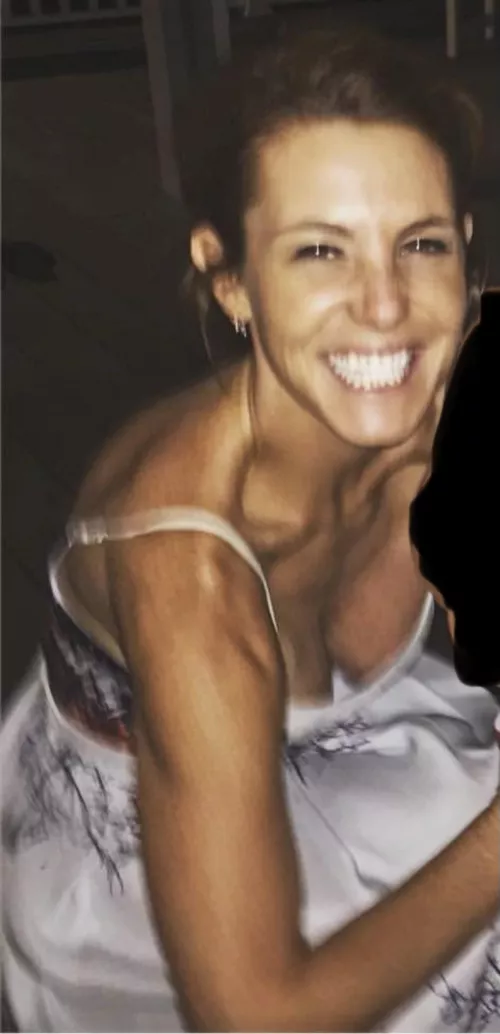 I bully my friend about his hot mom what do you think of her? DM if interested in doing Tribs and more pics