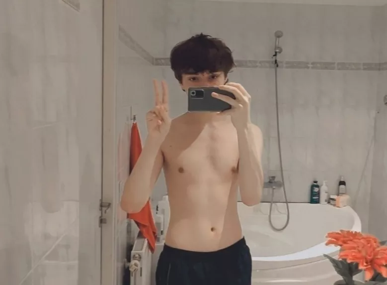 i can be yours if u want 👉👈