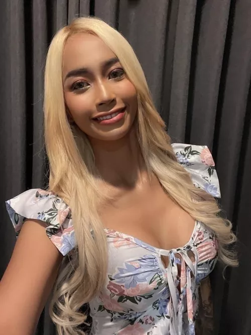 I don’t feel really confident today 😔 all the other girls are so prettyyy.. upvote if you think I’m cute maybe it’ll change my mood idk