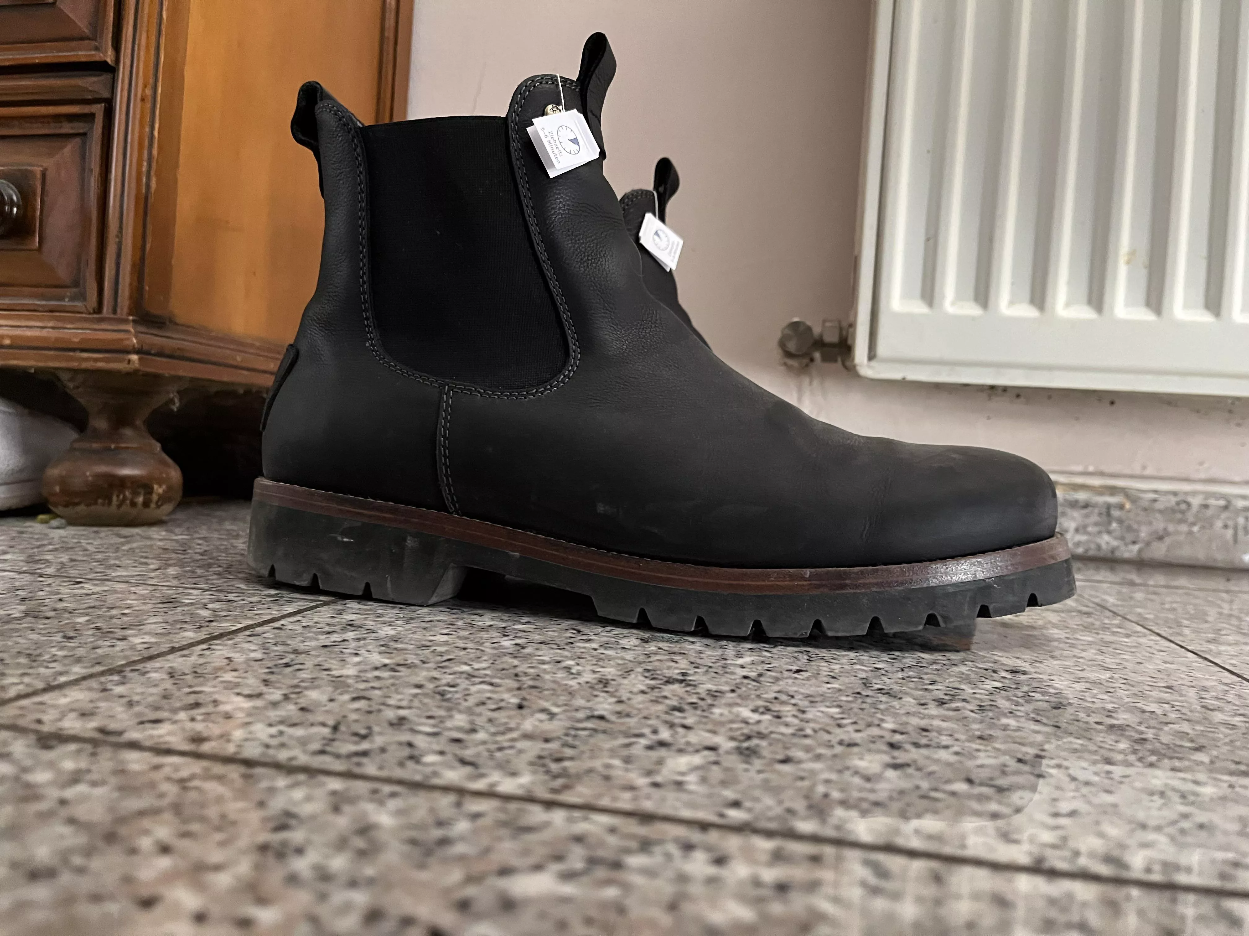 I felt like my boots feel a little wet and stinky, I’ve read tea bags should help. I put in some Camille tea. What’s your opinion on this ? I felt like my boots feel a little wet and stinky, I’ve read tea bags should help. I put in some Camille tea. What’s your opinion on this ?