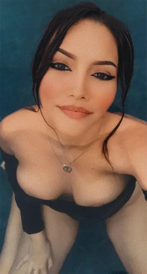 i get horny in the pool too often.. it always ends like in this haha, I think another girl saw me taking this pic haha :)