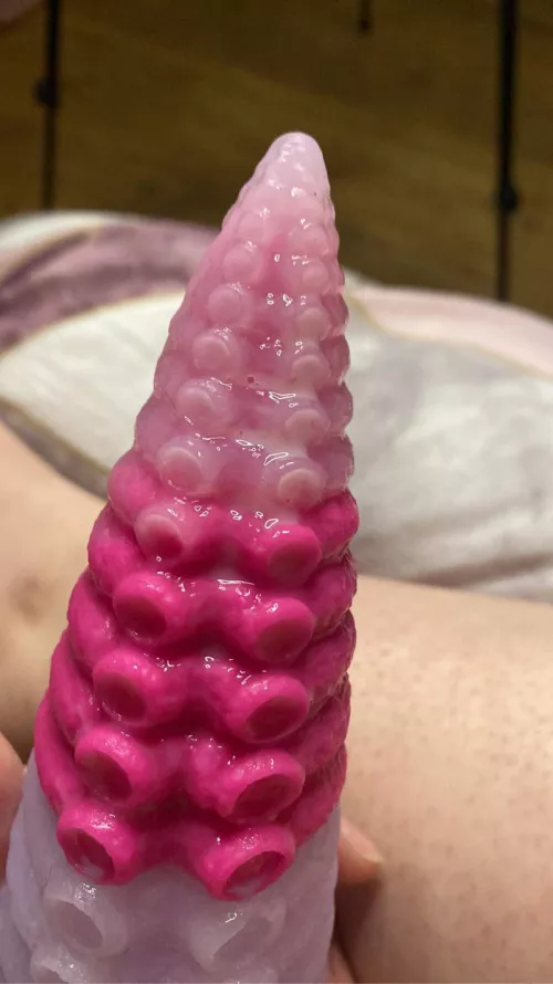 I got a new dildo. I came so hard come check it out