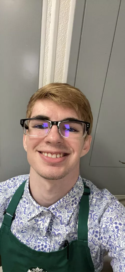 I hate wearing glasses cause of the glare 🤦🏻‍♂️