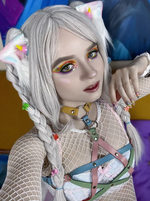 I have not only a collar, but a heavy belt. Do you like? 🙃