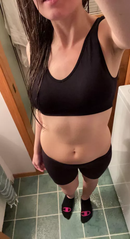 I have such a nice body and bellybutton 😩