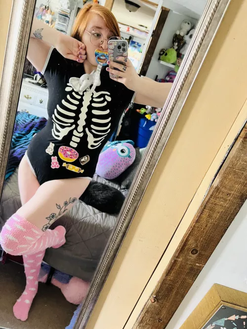 I haven’t gotten dressed up in such a long time, I didn’t realize how much I missed it 🎀 Little Gingie says hi!