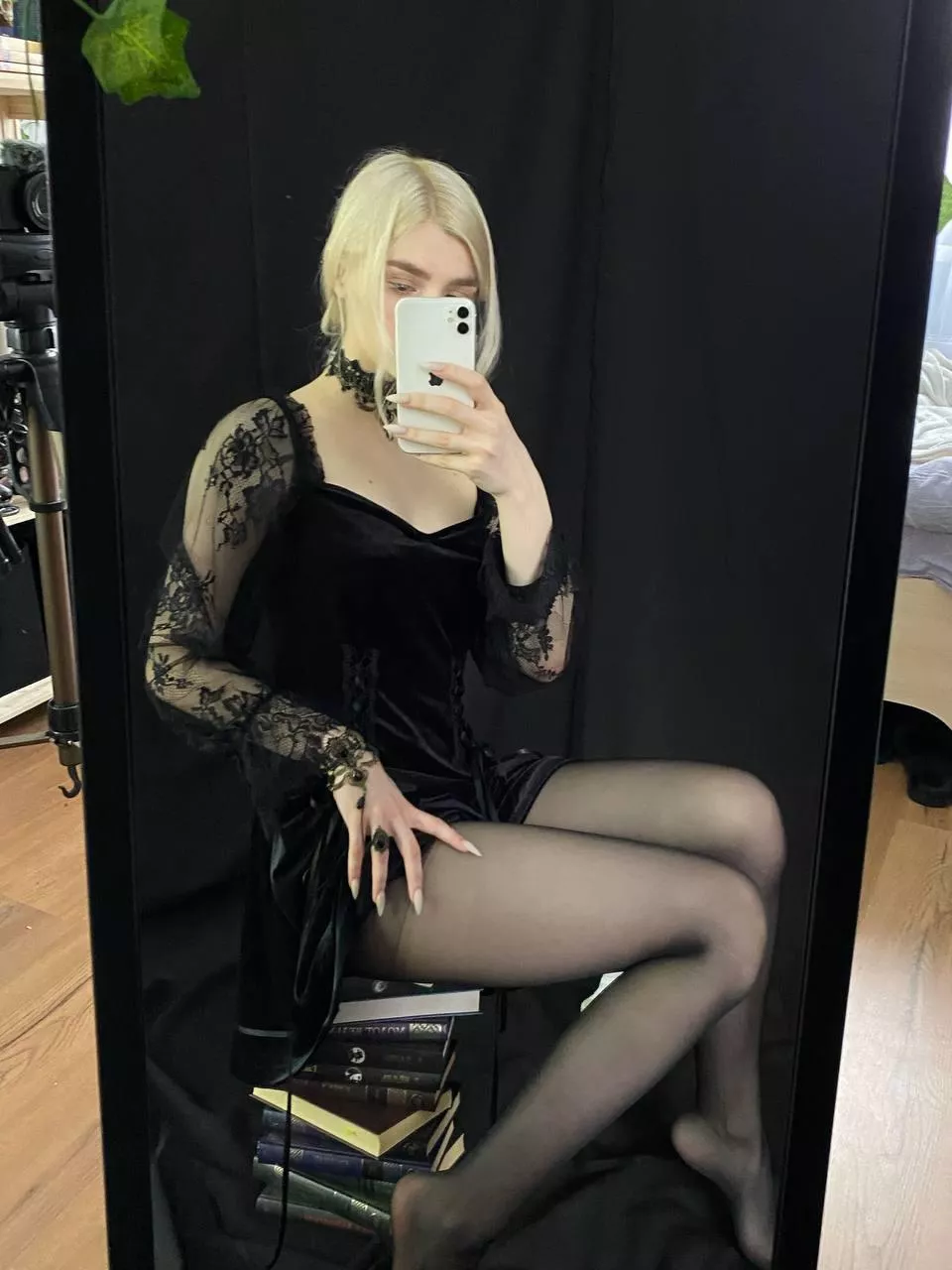 I hear you like pantyhose?:) so do i!🖤