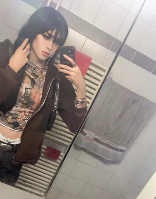 I hope i made some of you stop scrolling for a sec 🖤