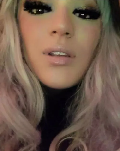 I kinda look weird but I like this pic 🙂