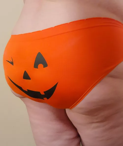 I know it's not fall yet but my booty looking too cute to resist