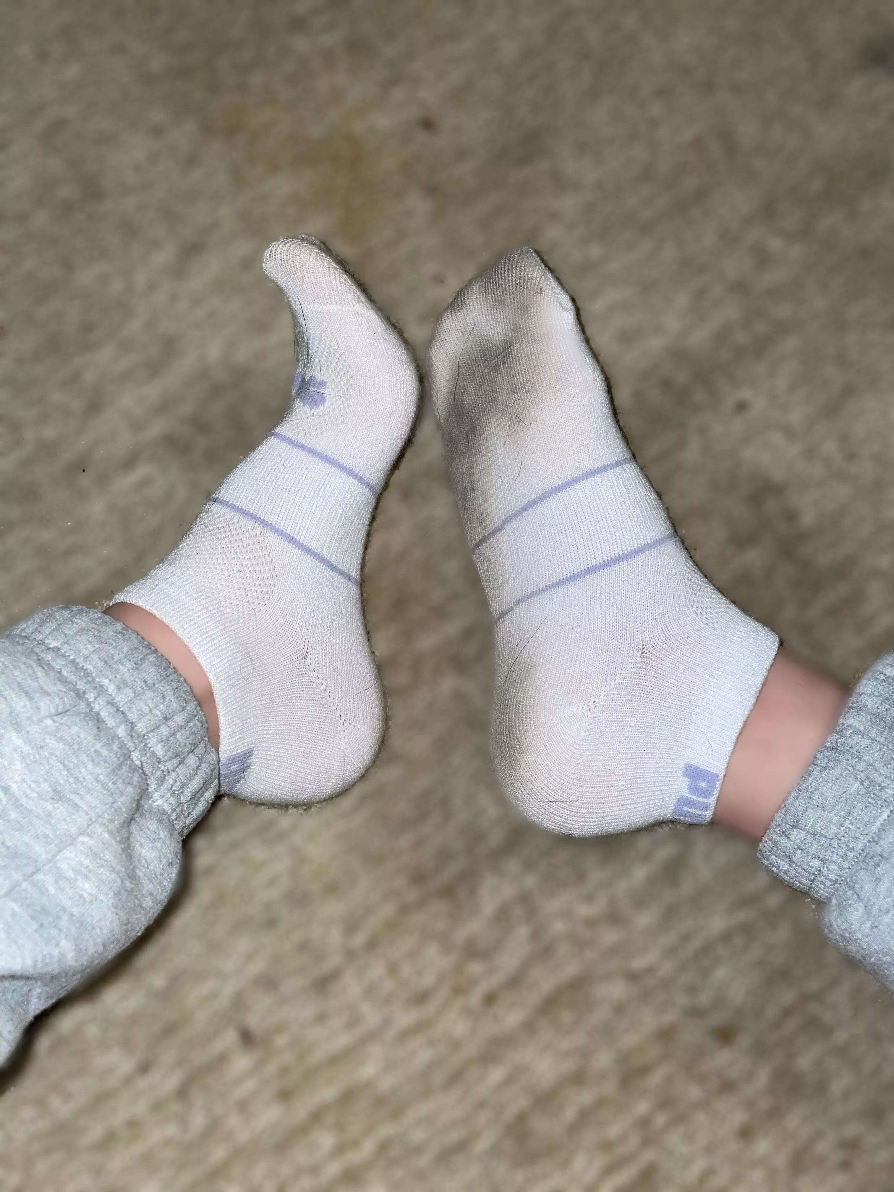 i know you wanna smell my stinky socks, so why don’t you?🤤😍 [selling]