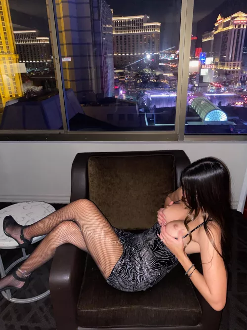 I know you’d love to cover my tits in cum