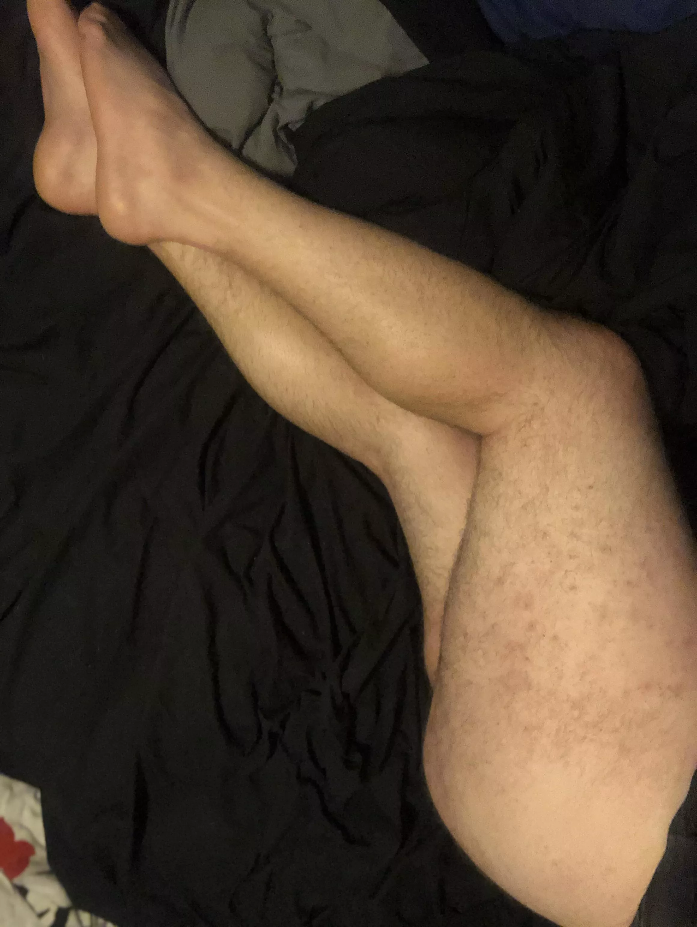 I like showing off my legs and feet ☺️