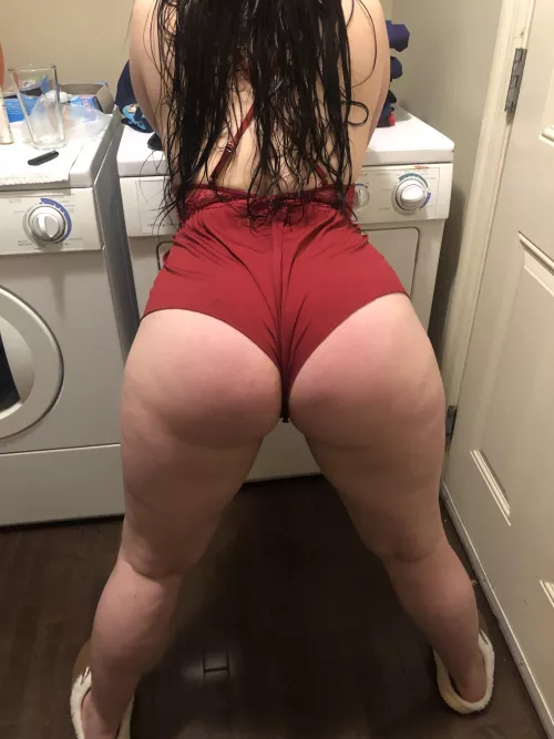 I like to dress up to do mom stuff like laundry ;) [image]