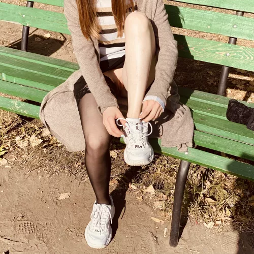 I lit up my pussy when I was tying my shoelaces [F]