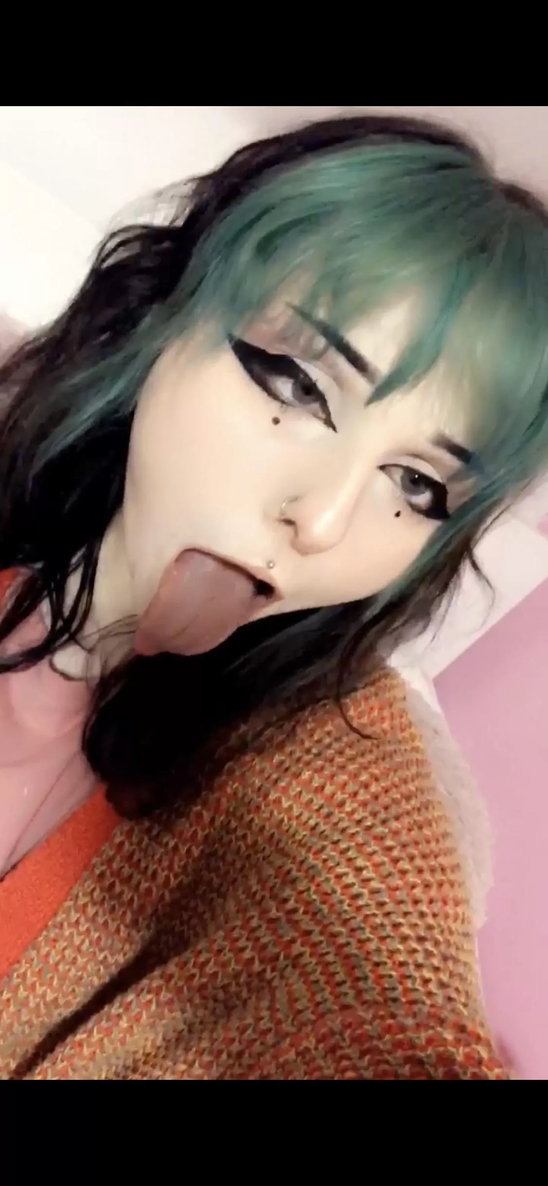 I look prettier making this face with my clothes off