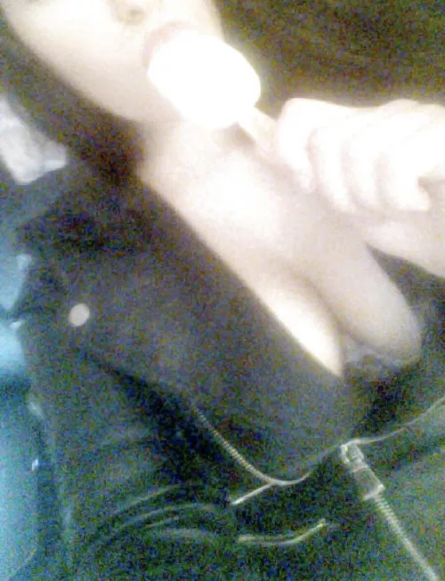 I love eating 🍦. I’m always feeling hot 🥵