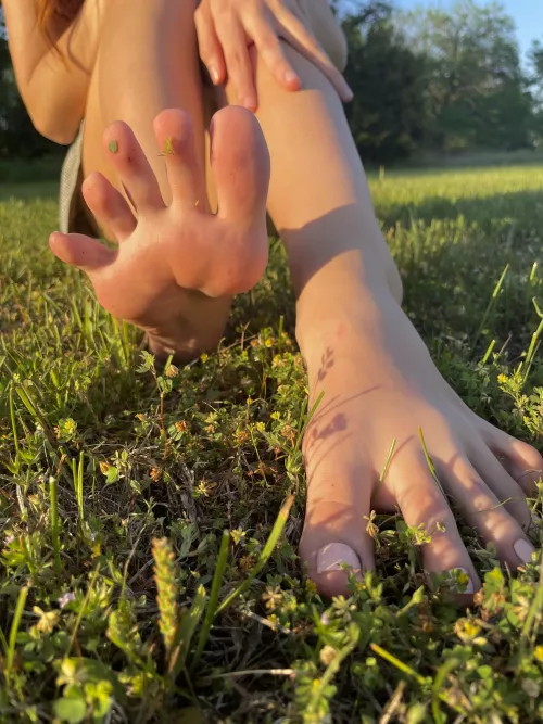 i love going to the park barefoot 🥰