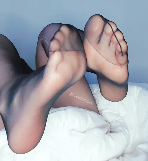 I love how my feet looks in stockings 😍