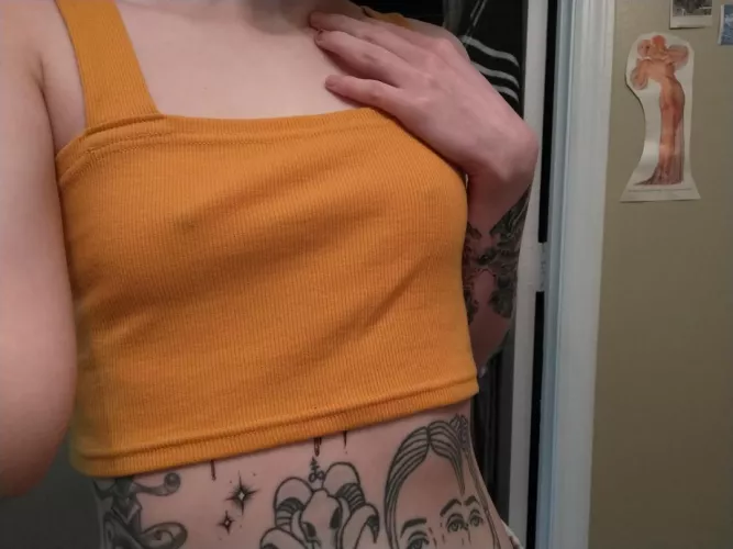 I love seeing men get horny in public when I have my nipples out 🥰