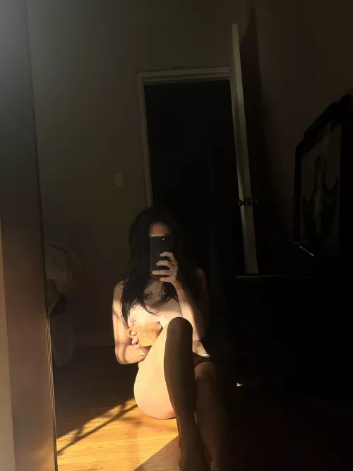 i love the way the morning sun feels on my naked skin