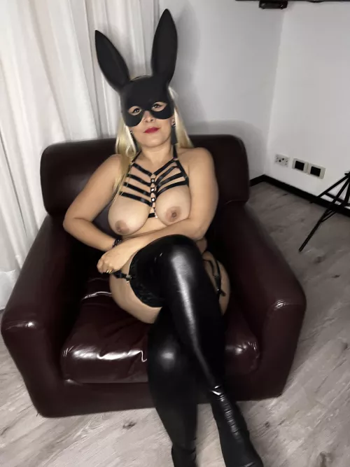 I love to be in thigh highs only 🐰🥕