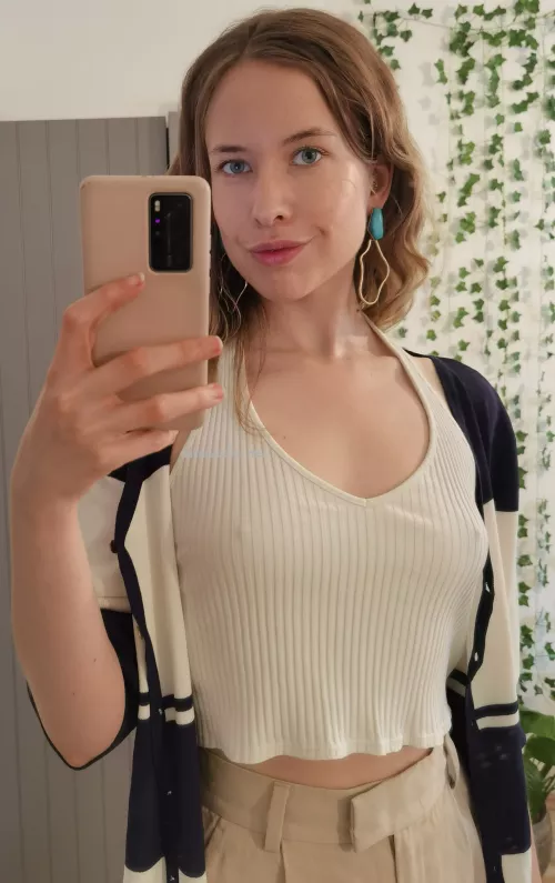 I love to provoke without a bra outside 😜 [F]