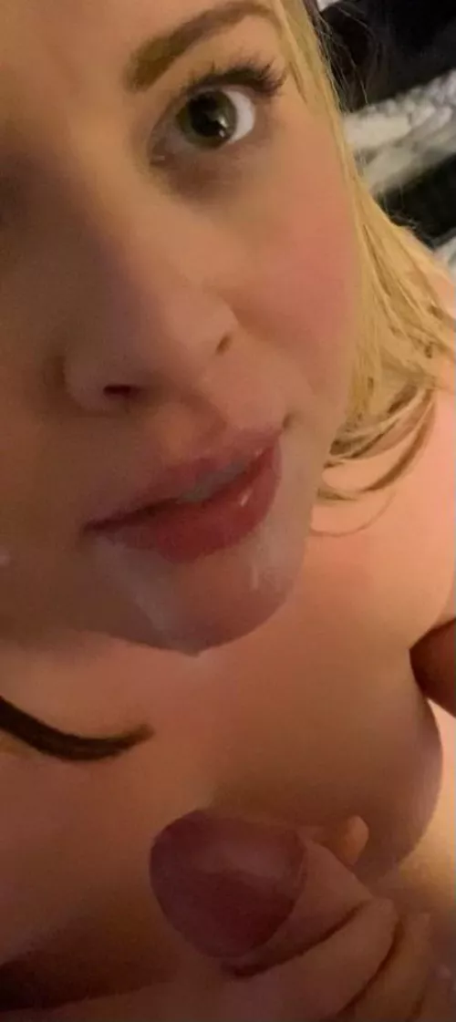 I love warm cum in my mouth💦😈 come tell me where you want to cum on my only fans my link is in the comments💋