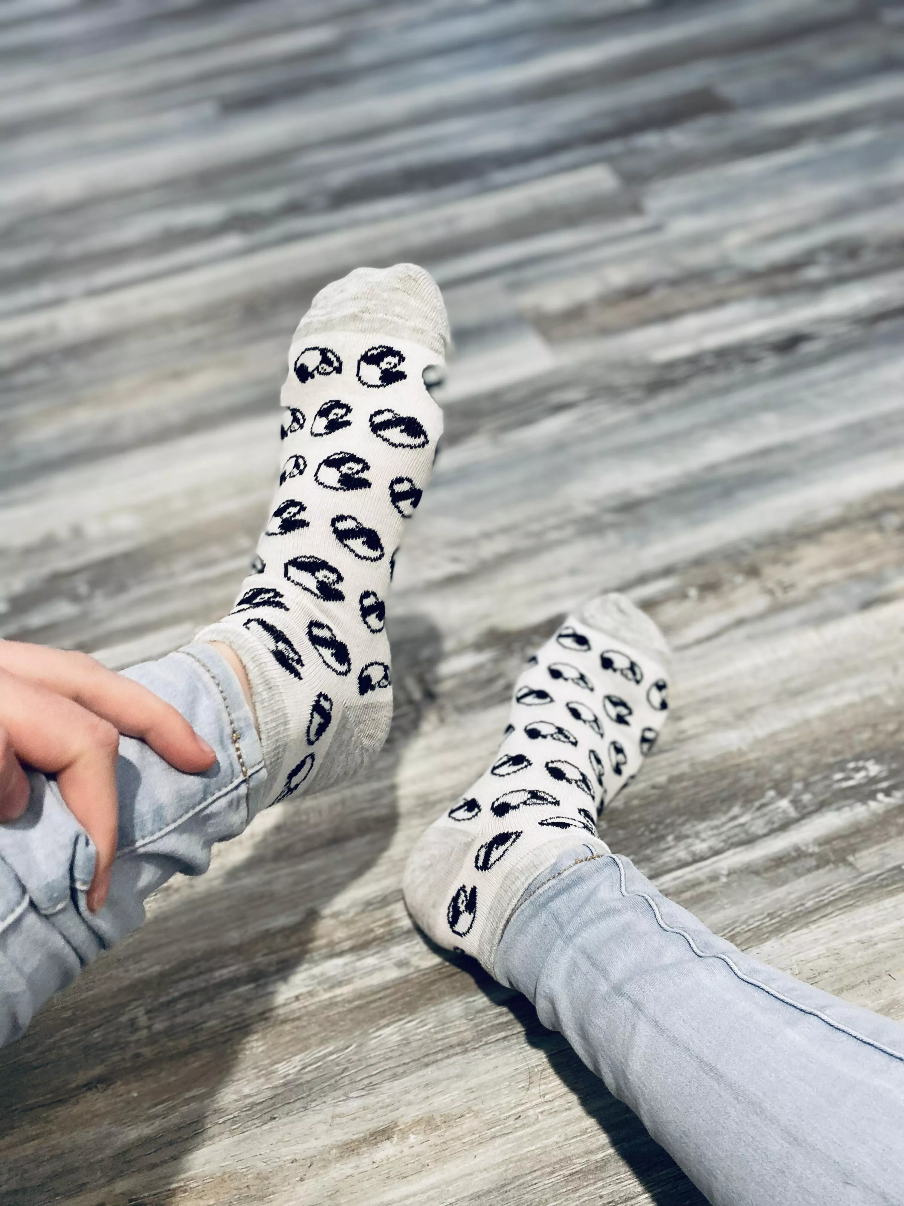 I LOVE wearing cute socks 😍🙈🦶🏻