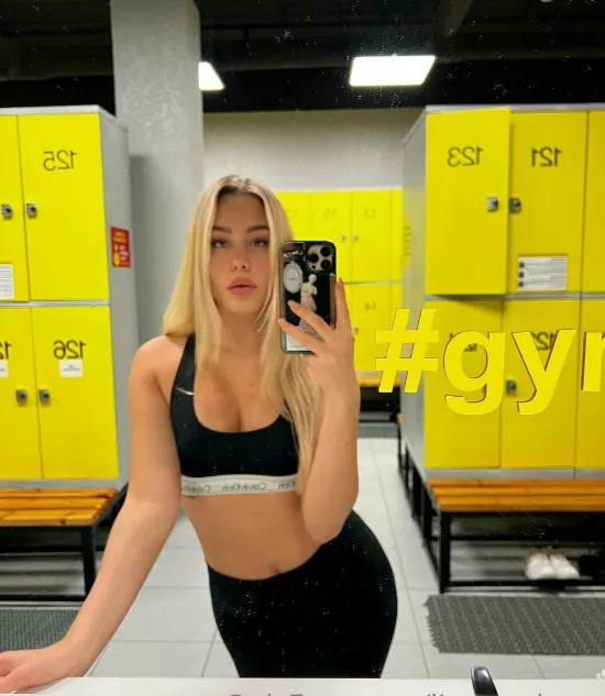 I love yellow😏