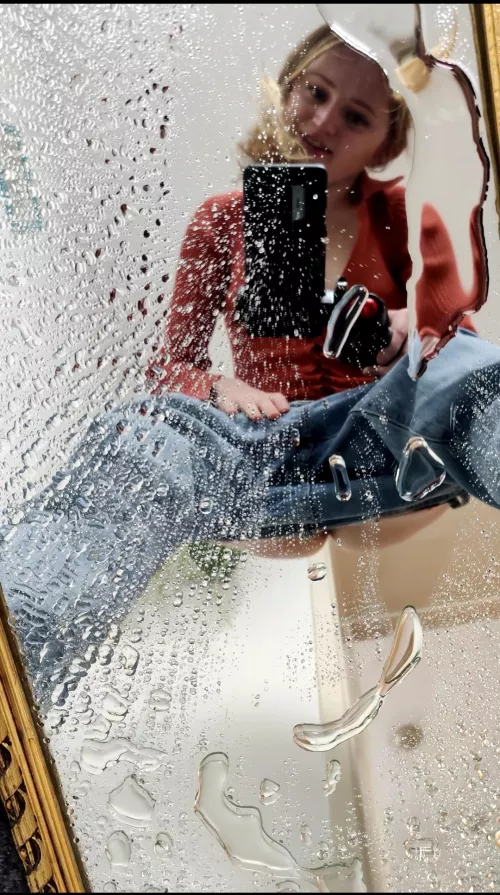 I made a mess on my mirror to get a good view from underneath. Open wide!