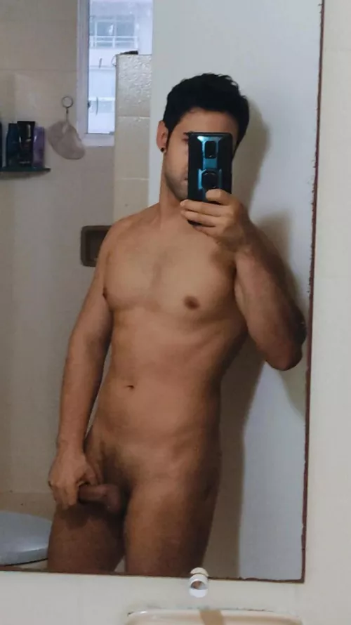 I need a hand or a mouth 😏