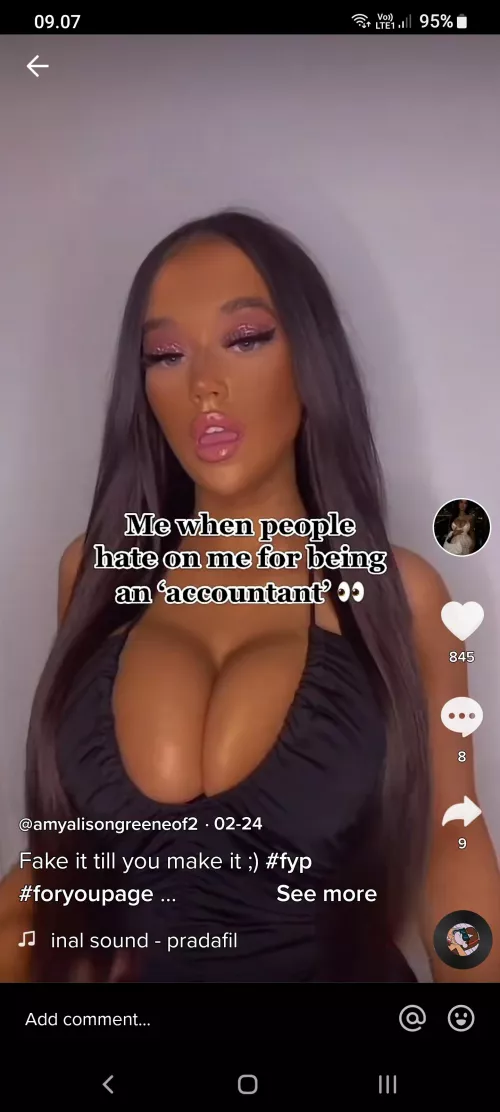 i need her pics and vids 😳 daaaaamn 😍