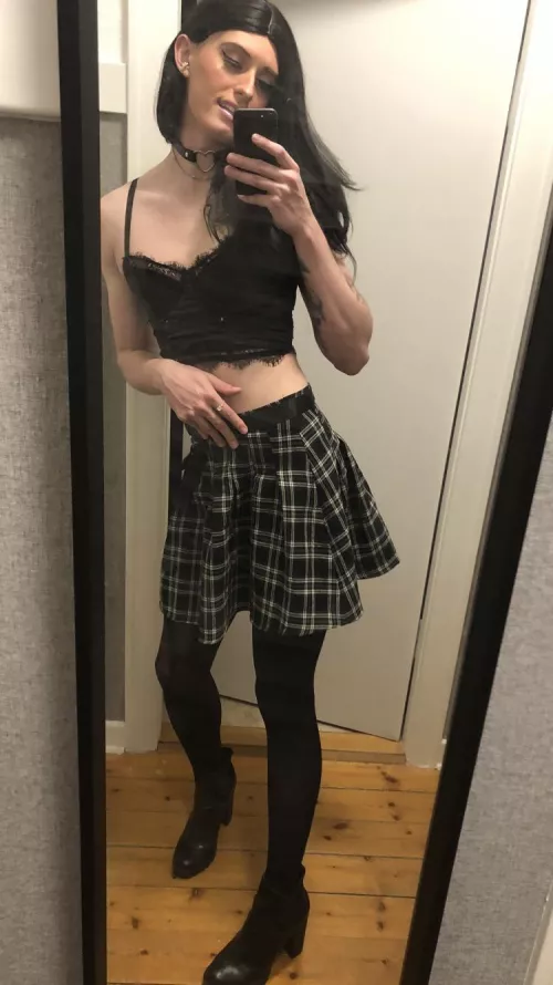 I need more confidence to go out like this.. do I pass?