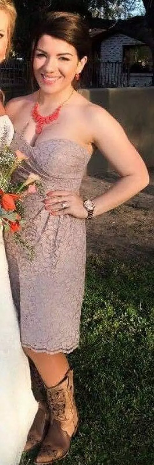 I new to this whole sharing you wife thing, let me know what y'all think of her. 😊